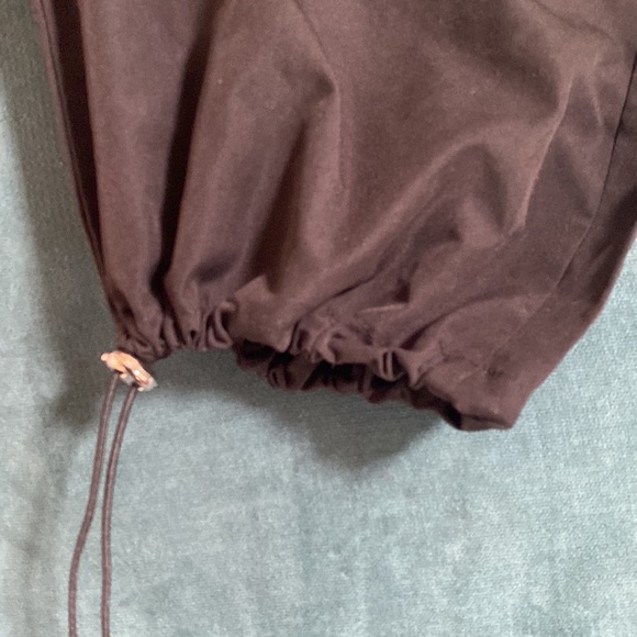 Black parachute pants no size but runs 2XL to 3XL adjustable waist. Never worn - Picture 4 of 9